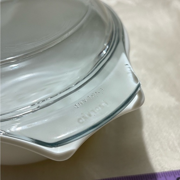 Vintage Pyrex White and Blue Floral Casserole Dish - Picture 5 of 10